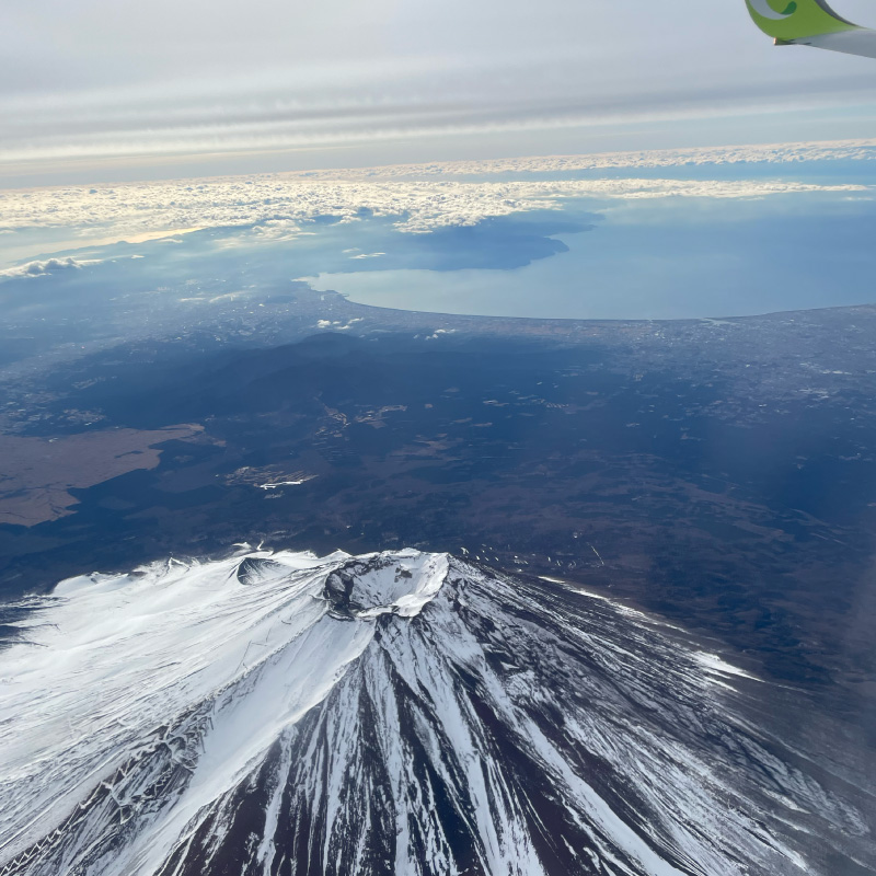飛行機から見える富士山